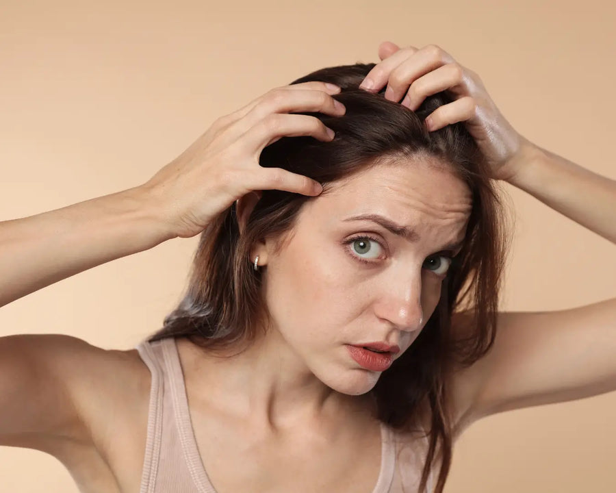 Portada de artículo sobre cómo detener la caída del cabello en mujeres